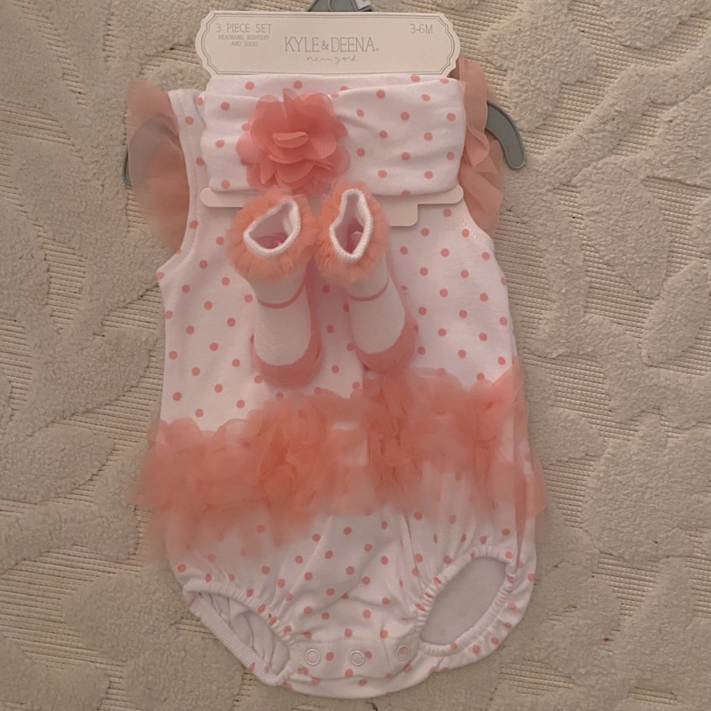 Bodysuit, socks and headband set